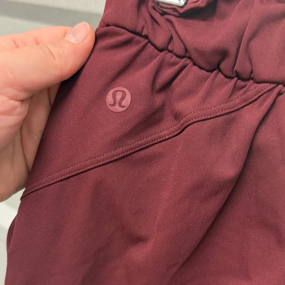 Lululemon Women’s On the Fly Burgundy Straight Leg GATORADE Pant Size 6‎ ACTIVE